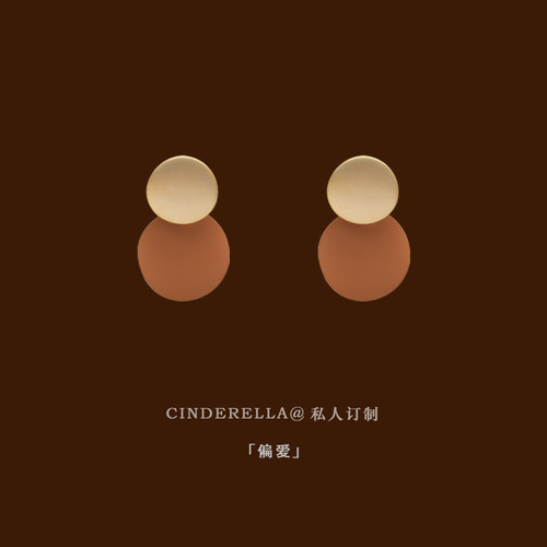 复古高级感浅咖蚊香盘耳夹