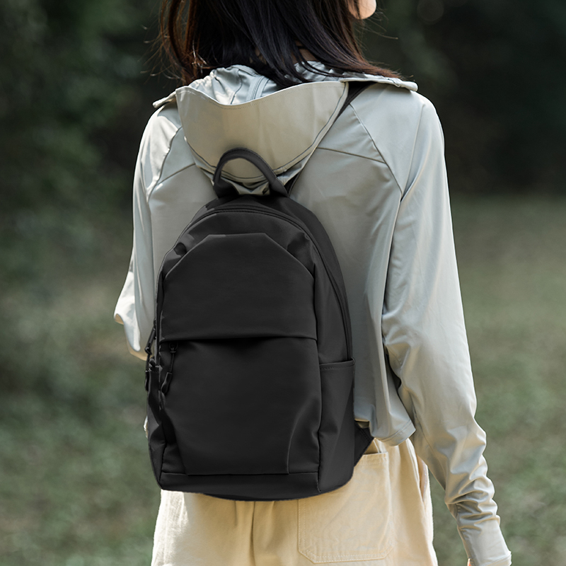 轻便通勤双肩包女款背包户外运动登山包小号包包大学生书包旅行包_虎窝淘