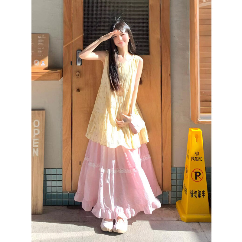 多巴胺甜美碎花吊带裙女夏季学院风穿搭无袖上衣半身裙两件套