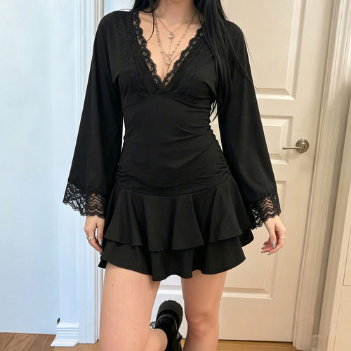 Gothic style flared sleeve dress 暗黑蕾丝拼接V领喇叭袖连衣裙