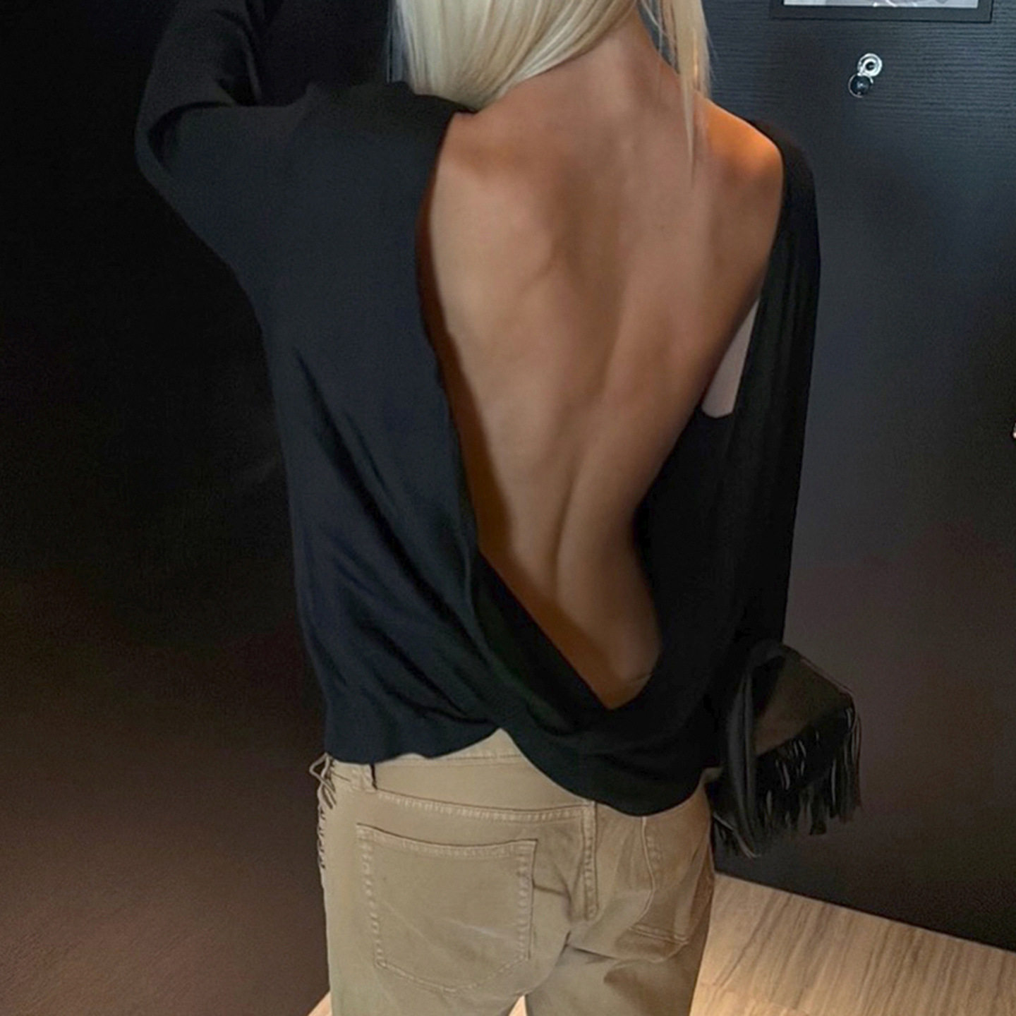 Sexy women's outf 时尚宽松纯色露背上衣欧美风气质圆领长袖T恤