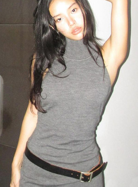 Sexy neck hanging knitted top 辣妹风高领挂脖露背中长款背心女