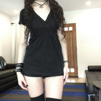 Black short-sleeved T-shirt 辣妹风V领娃娃衫上衣黑色短袖T恤女