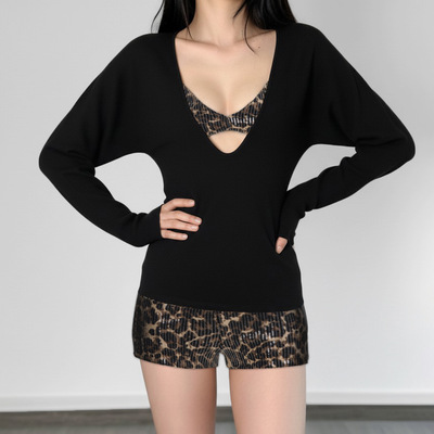 Sexy leopard print set 性感豹纹胸衣短裤套装+深V领长袖T罩衫