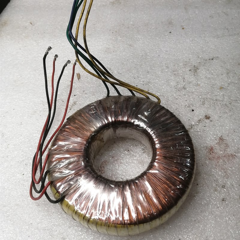 拆机进口环形变压器 功率约30W 输入230v 输出双18V单8V 进口环牛