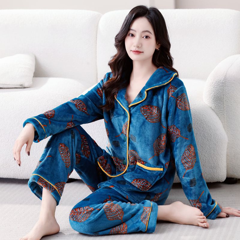 睡衣女秋冬季新款加绒加厚珊瑚绒家居服中老年法兰绒保暖大码套装