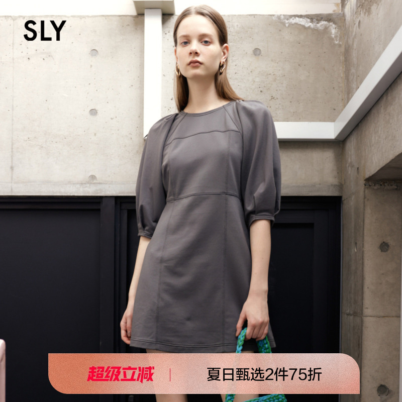 高腰线拉长腿部线条