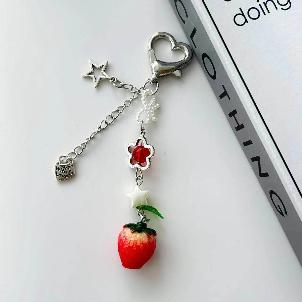 原创甜酷少女风红色系水果草莓串珠包包挂件耳机壳挂件咕链定制