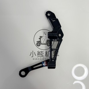 雅马哈XMAX300布雷博辐射M50S水鸟小螃蟹原厂前卡钳后移转接码片