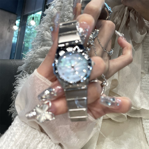 高颜值蓝色女款手表女小众新款女表防水石英表女士女生表轻奢腕表