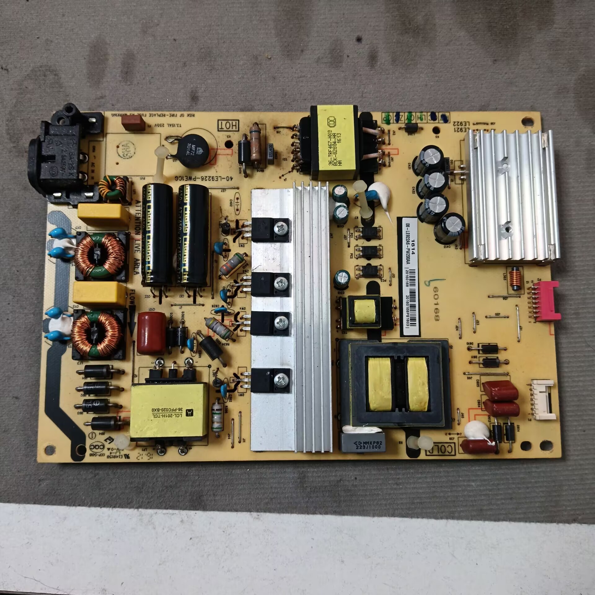 原装TCL D49A730U 电源板 40-LE9226-PWE1CG 08-LE922A6-PW200AA