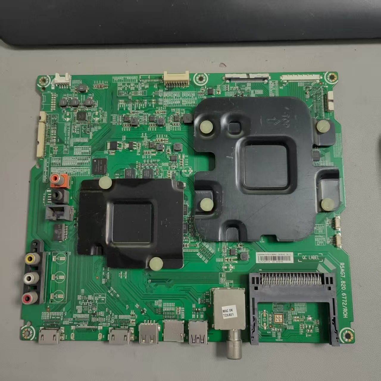 海信LED55MU7000U(BOM4)1053093主板RSAG7.820.6772屏HE550M7U83