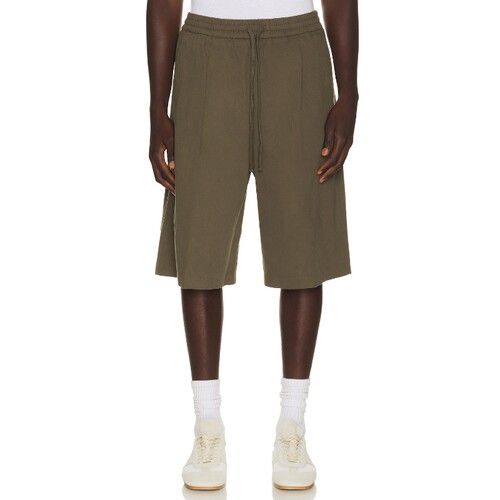 Fear of God ESSENTIALS军绿色裤装休闲短裤秋季新品REVOLVE