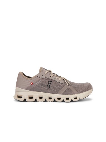 On CLOUD X 4 AD 运动鞋 revolve小众新款