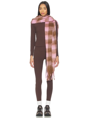 WellBeing + BeingWell HIGHLAND 围巾 粉色REVOLVE小众新款