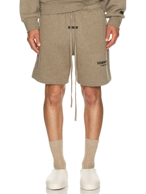 Fear of God ESSENTIALS SOCCER 短裤 revolve小众新款