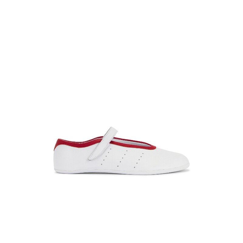 adidas Originals 运动芭蕾平底鞋白色冲孔设计透气舒适 REVOLVE