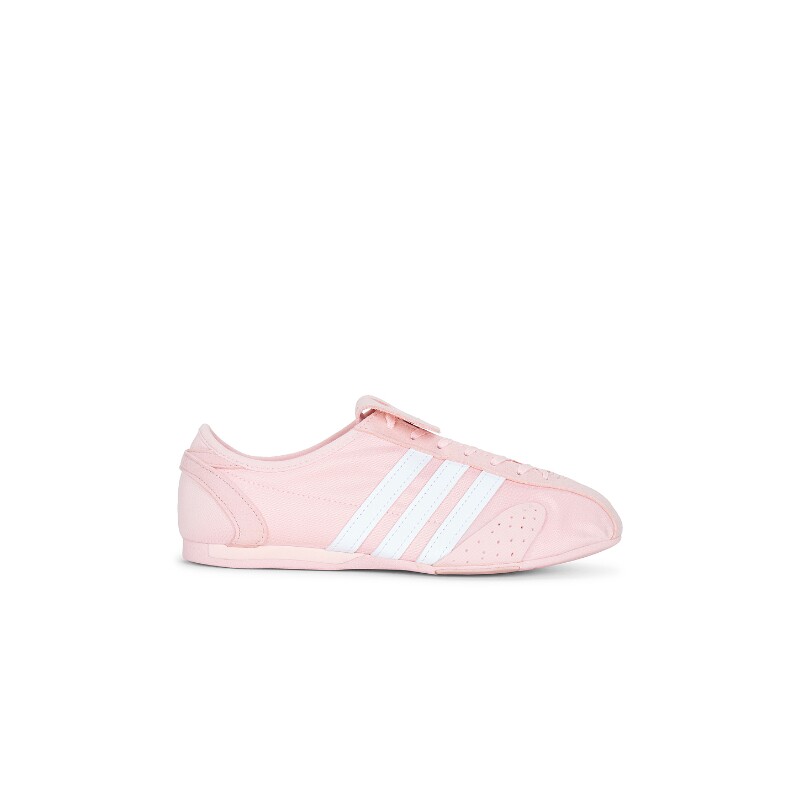 adidas by Stella McCartney粉色帆布运动鞋休闲风慢跑鞋REVOLVE