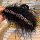 高级感羽毛抓夹女2025新款 后脑勺麦穗头饰毛毛发夹子鸵鸟毛鲨鱼夹