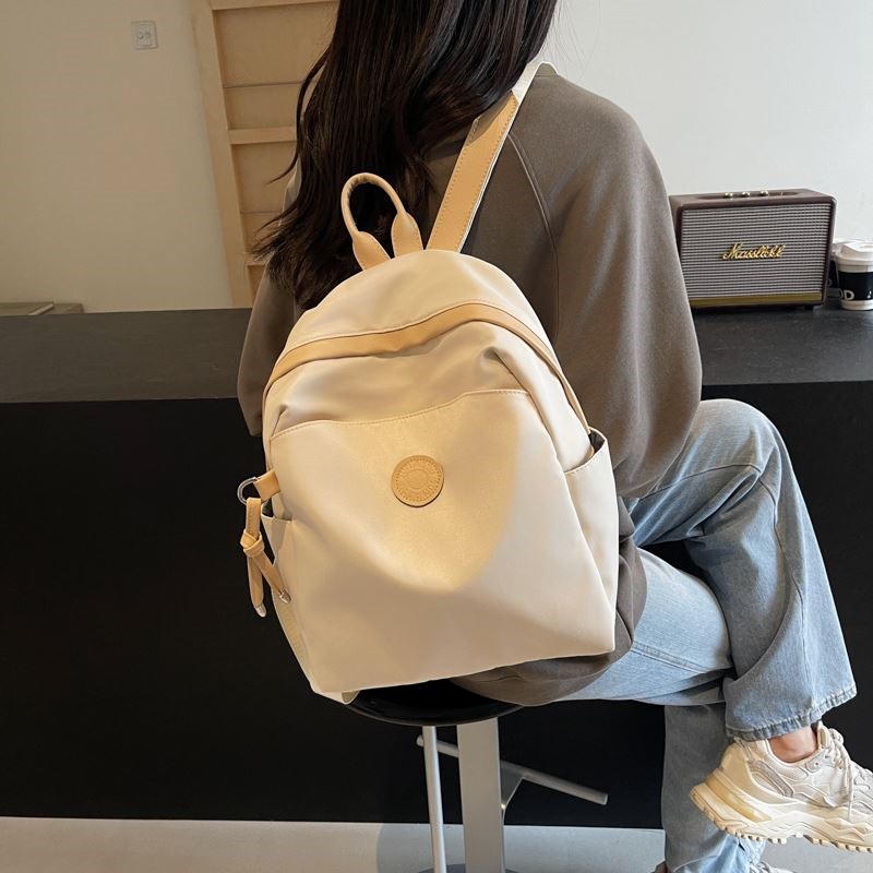 双肩包女旅游轻便小背包休闲百搭上班通勤单肩揹包上课书包登山包