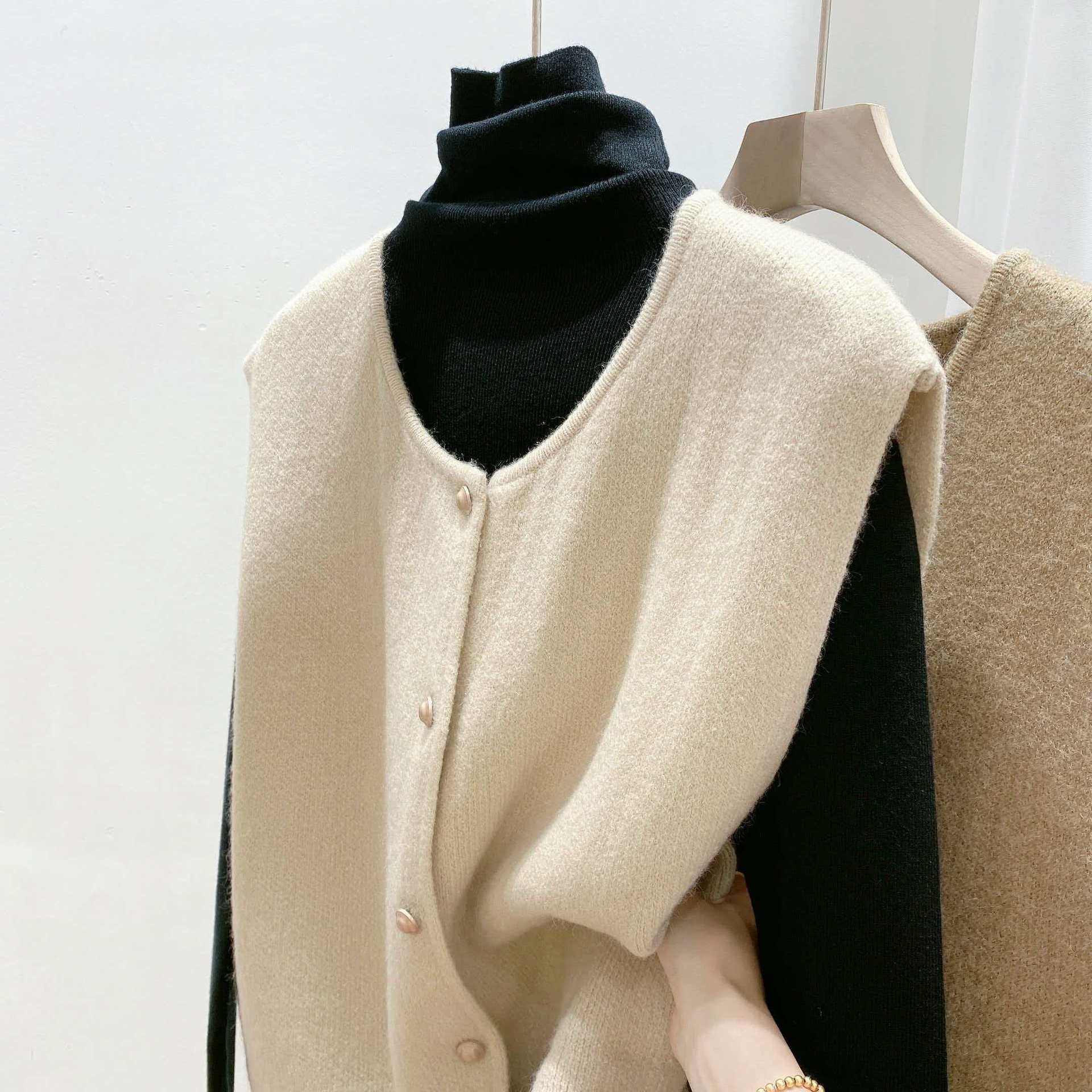 2026高级复古金扣针织衫马甲女秋冬无袖圆领叠穿百搭毛衣背心上衣,女装/女士精品,马夹,淘宝优惠券,粉丝福利购,淘宝优惠卷