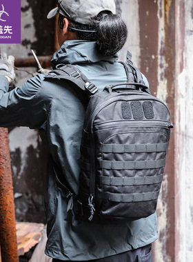 马盖先梭鱼背包黑色款男城市EDC通勤包时尚尼龙耐磨抗撕裂双肩包