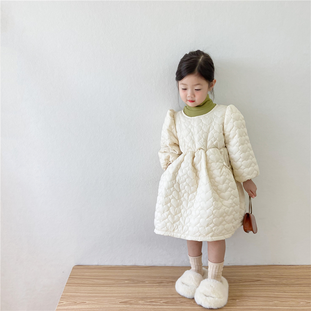 女童夹棉连衣裙秋冬新款2024韩版女孩复古加厚爱心绗棉收腰公主裙
