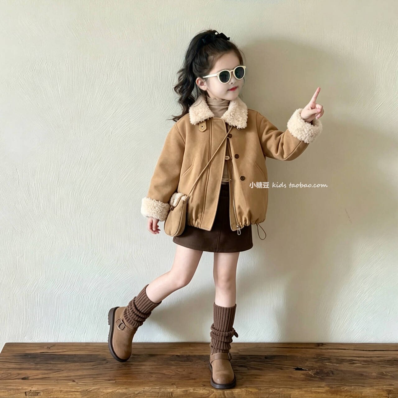 女童卡其色皮毛一体羊羔毛外套2026秋冬新款女孩翻领毛毛上衣夹克