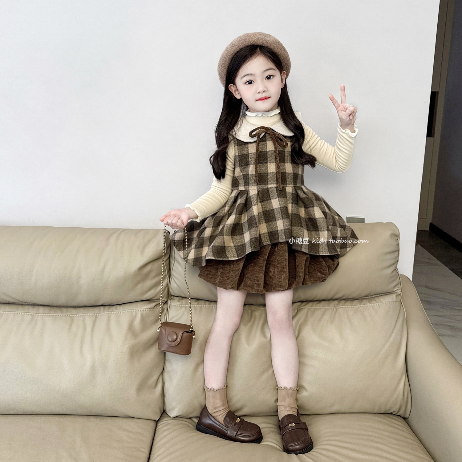 女童学院风娃娃领格子加绒背心裙