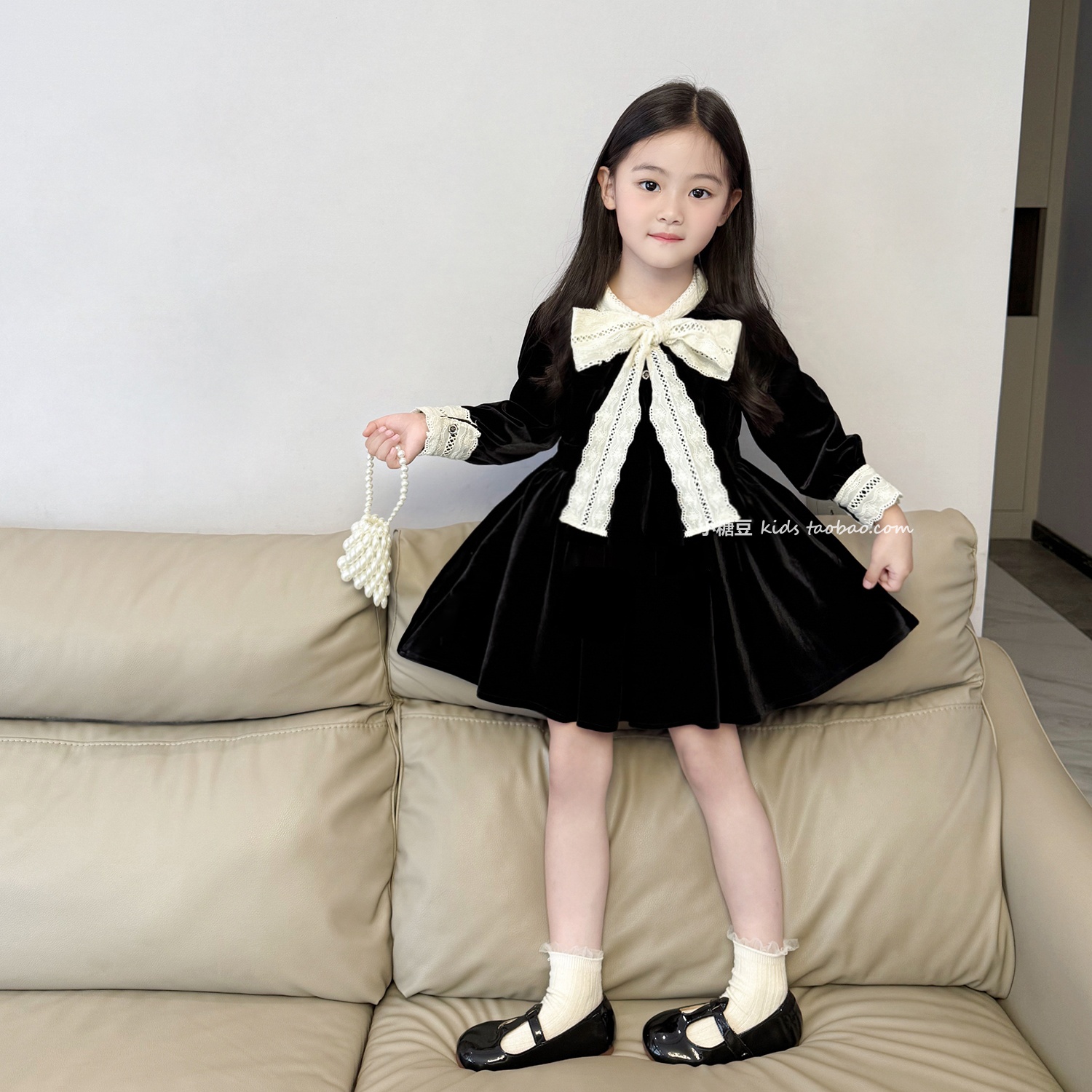 女童蕾丝蝴蝶结丝绒连衣裙