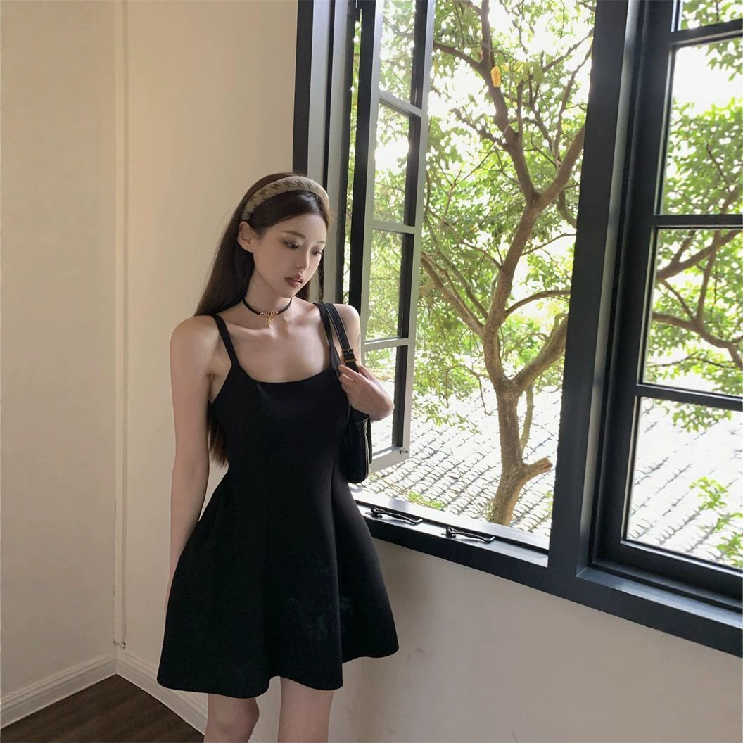 跨境法式复古夏季新款黑色收腰弹力显瘦短裙吊带连衣裙女士时尚潮