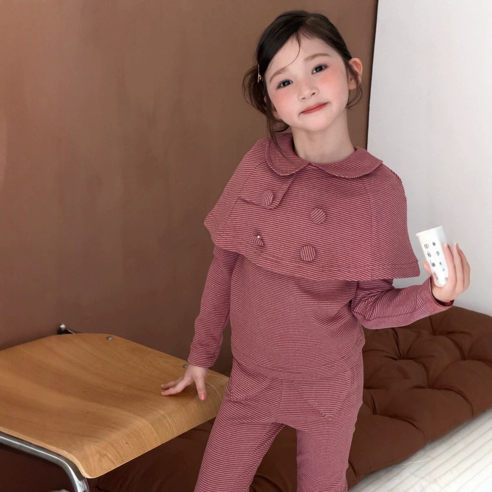 2026年秋冬新款女童假两件披肩式翻领上衣红色爱心弹力喇叭裤套装
