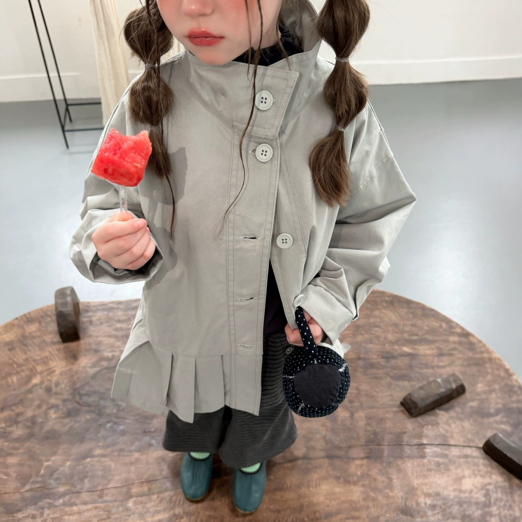 新款韩系文艺女童百褶风衣2026秋季立领长袖中长款设计儿童外套