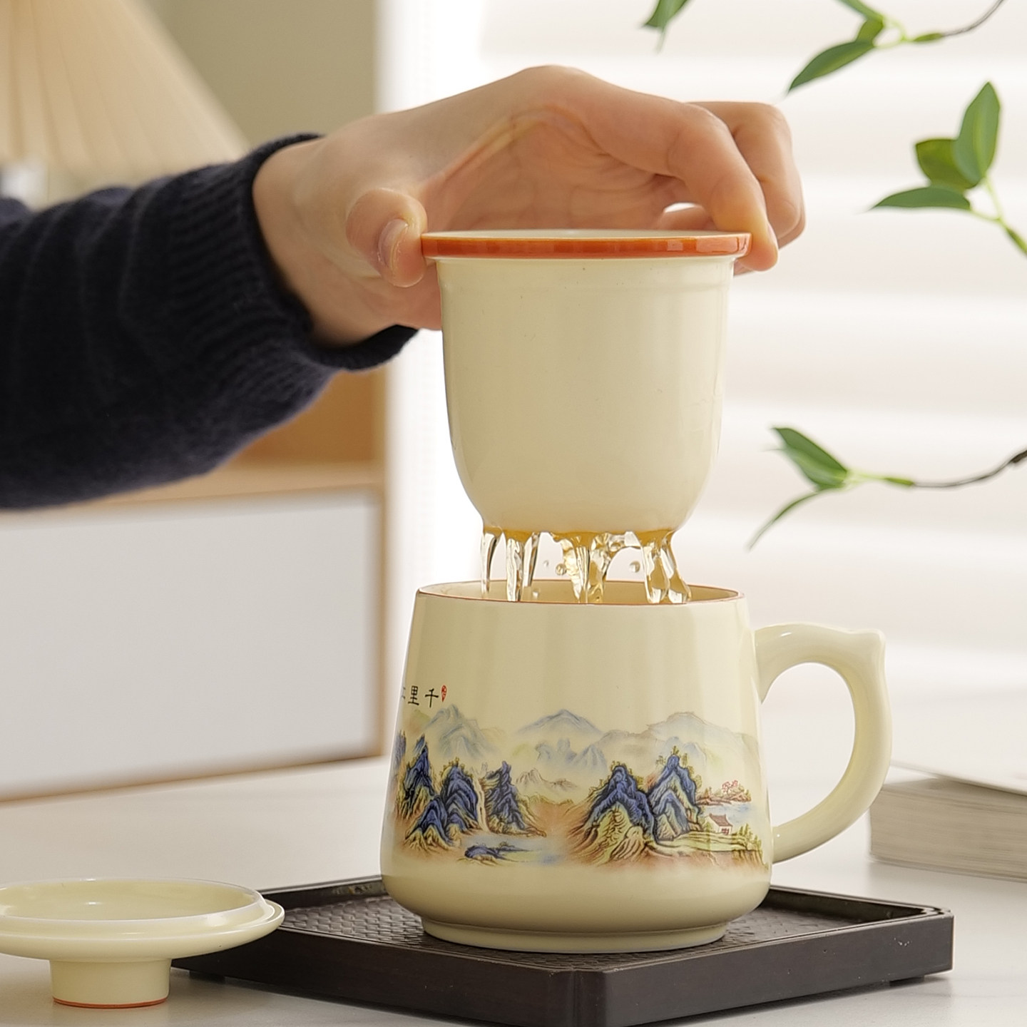 陶瓷茶水分离马克杯带盖定制图片