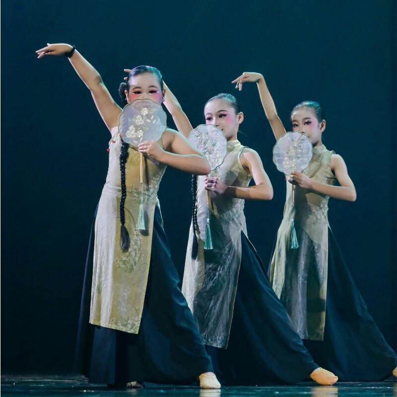 儿童青花瓷表演服女子群舞灯影秦淮舞蹈服旗袍古典舞茶飘香演出服