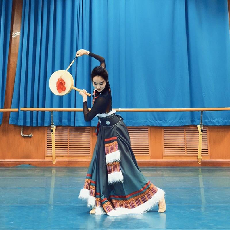 藏族学生舞蹈演出服装女新款民族风艺考大摆裙表演服连衣裙渐变裙