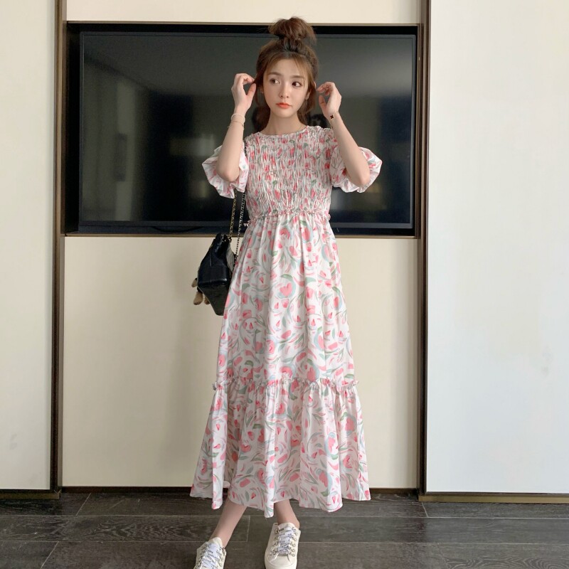 茶歇桔梗碎花连衣裙女高级感温柔风法式泡泡袖木耳边超长裙到脚踝