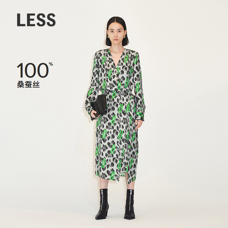 LESSV领复古印花收腰连衣裙