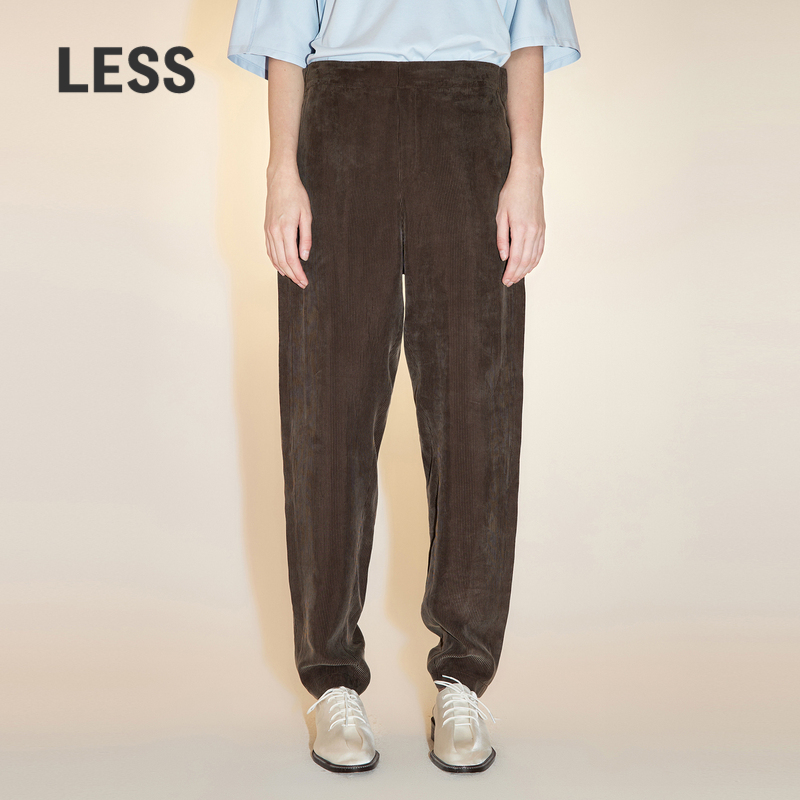 后腰松紧设计，前片视觉干净，穿着美观舒适