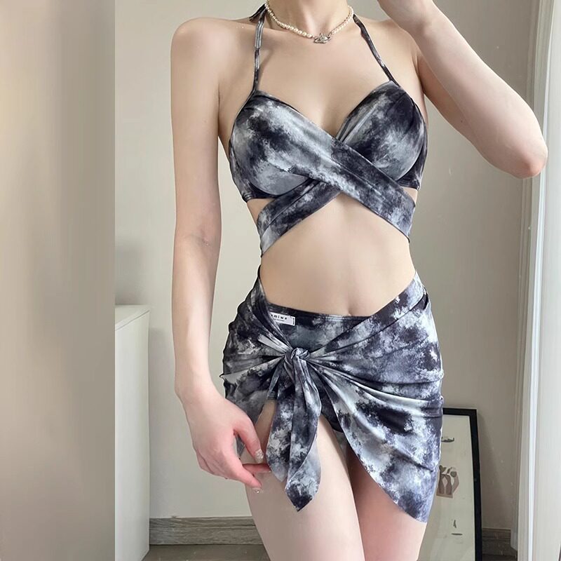 女纯欲甜辣高级感分体比基尼度假