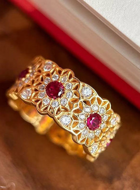 新款S925银精致红钻镂空花纹排戒金色复古中式