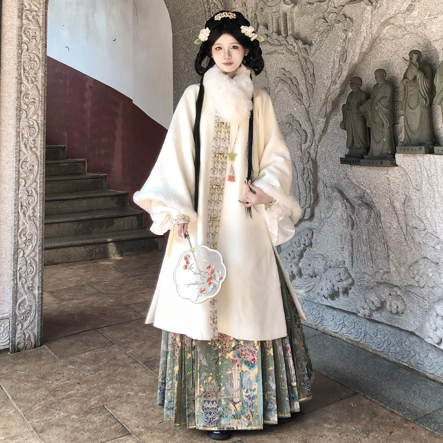 梦桑塔汉服冬季加绒加厚明制披袄大码米白色长袄保暖马面裙妆花女