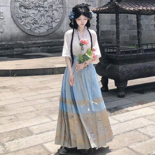 梦桑塔大码汉服明制马面裙飞机袖夏季日常短袖透气天蓝色绣花织金