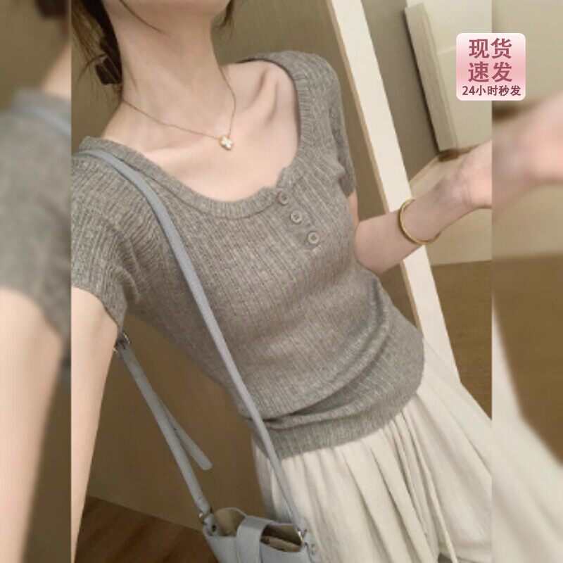 韩系灰色方领坑条纹针织衫短袖女夏季2026新款修身纽扣miu系上衣