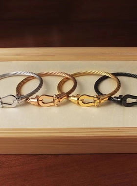 跨境不锈钢马蹄扣手链男女时尚U形手镯日韩钢丝绳手镯钛钢首饰品