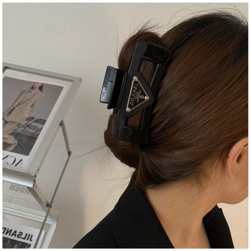 后脑勺超大号字母鲨鱼夹发夹