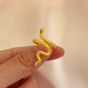 2025新款镀18K金色生肖小金蛇戒指女时尚轻奢百搭冷淡风食指指环