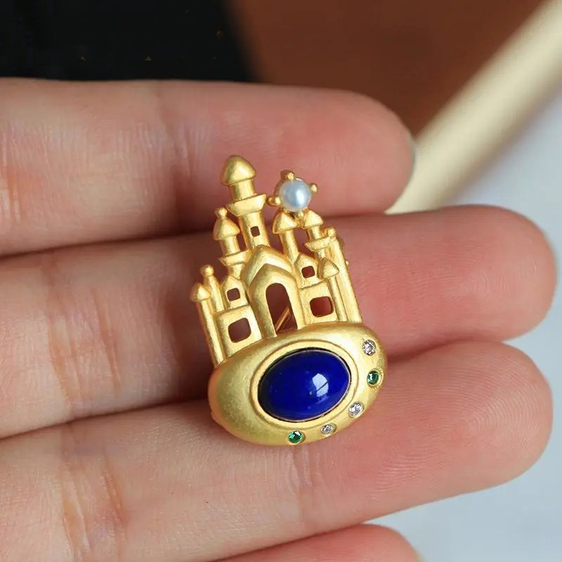 城堡小胸针精致迷你防走光ins女