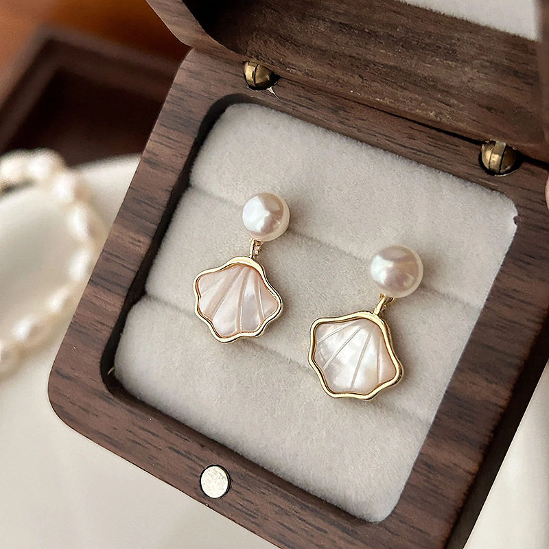 法式优雅甜美风仿珍珠贝母耳钉小众百搭贝壳设计秋冬气质感耳钉女,饰品/流行首饰/时尚饰品新,耳环,淘宝优惠券,粉丝福利购,淘宝优惠卷