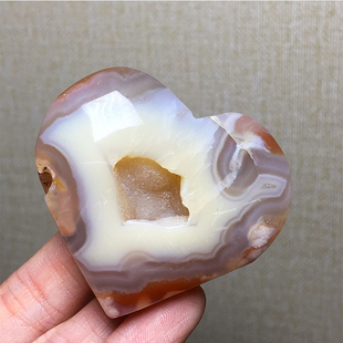 马达加斯加天然樱花玛瑙心形原石打磨手把件原矿标本家居装饰摆件